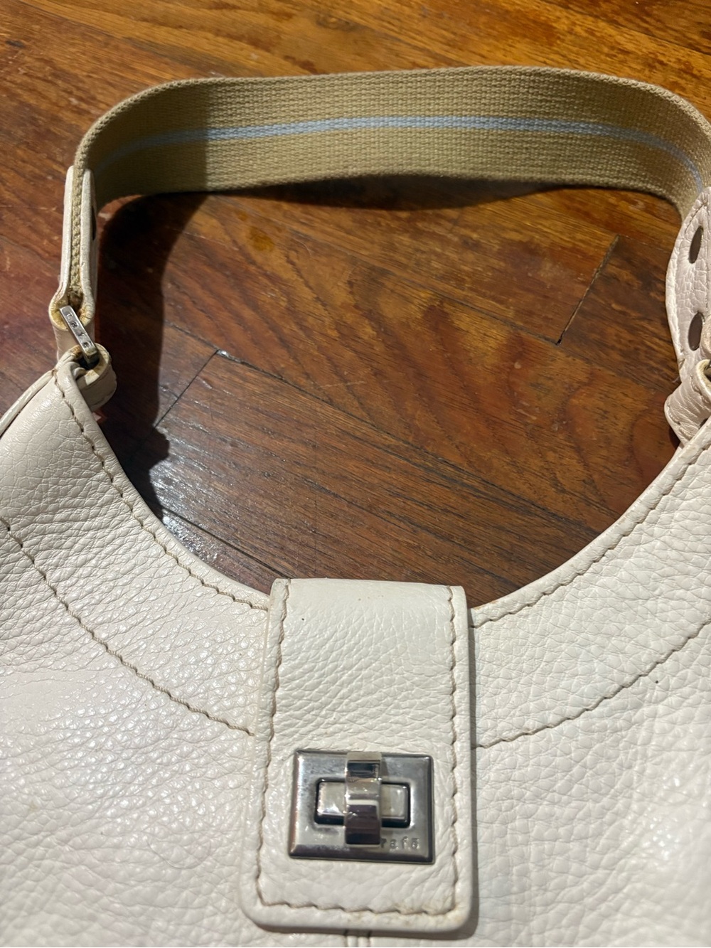 Rafē New York Cream Leather Shoulder Bag with Turn-Lock Closure - Picture 2 of 3